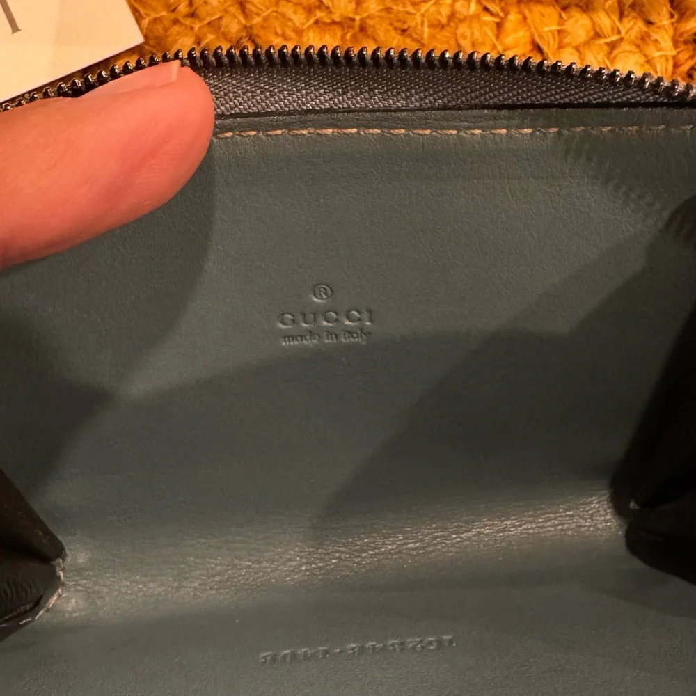 Gucci Black Embossed GG Zip Card Holder - Picture 9 of 14